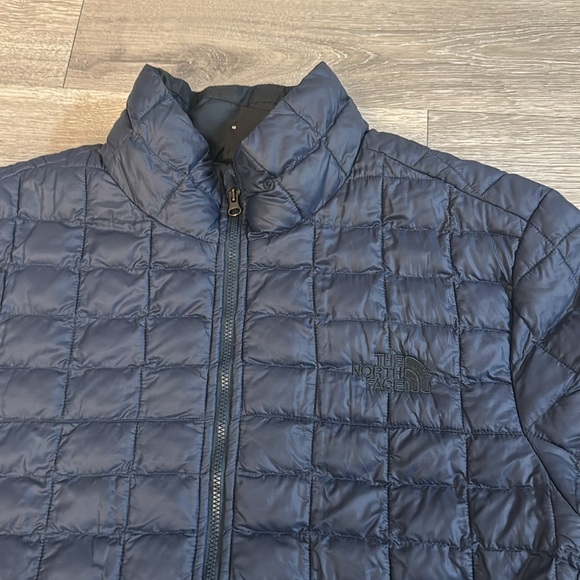 Lightly used north face jacket - Picture 2 of 4